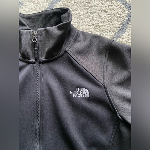 The North Face Soft Shell Jacket - Picture 7 of 10